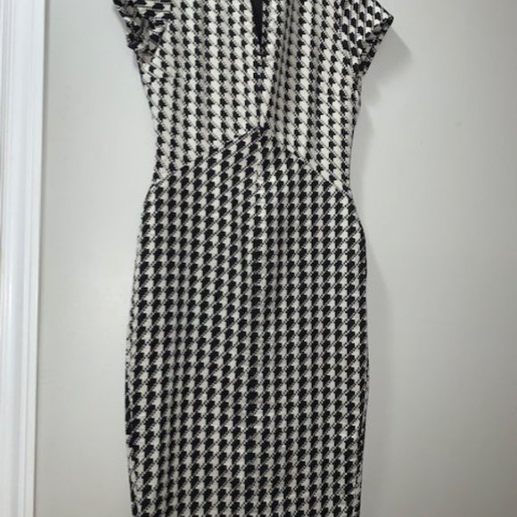 HOUNDSTOOTH BLACK AND WHITE MIDI DRESS - Picture 2 of 4
